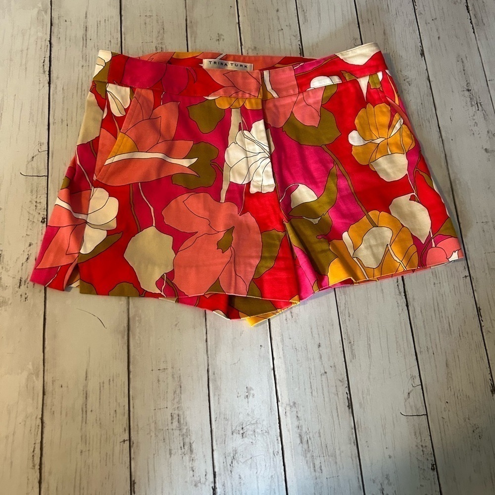 Trina Turk Women's Printed shorts Floral Size 6